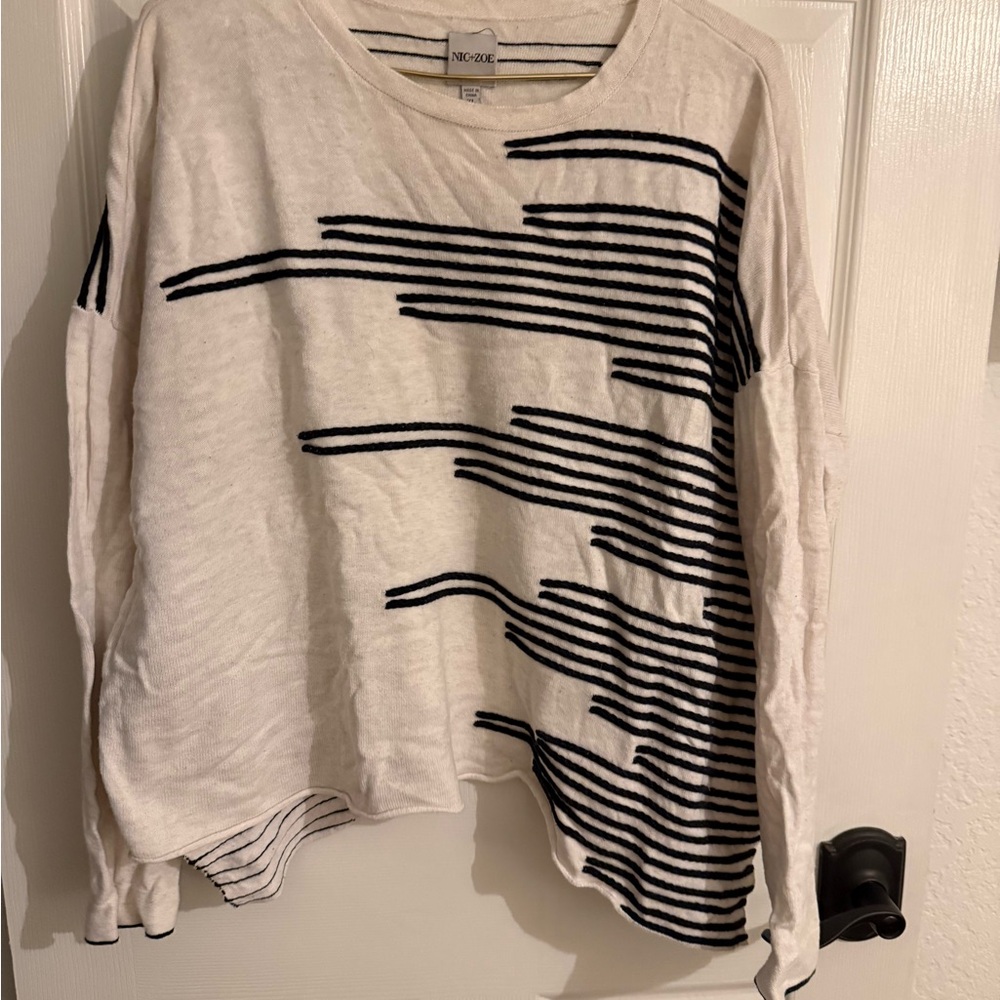 NIC+ZOE White asymmetrical hem sweater with Black Horizontal Stripes